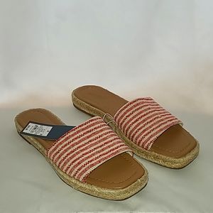 NWT Universal Thread slide ons